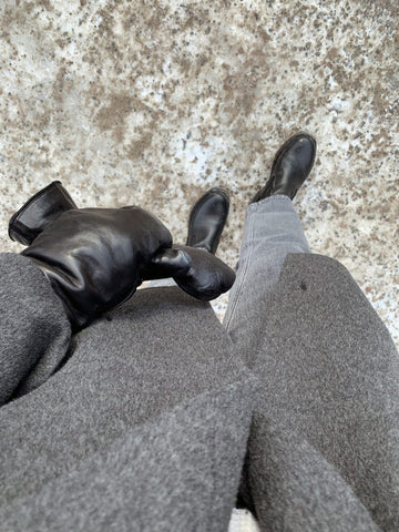 Frida Fahrman wearing Essentials Mittens Black by Handsome Stockholm